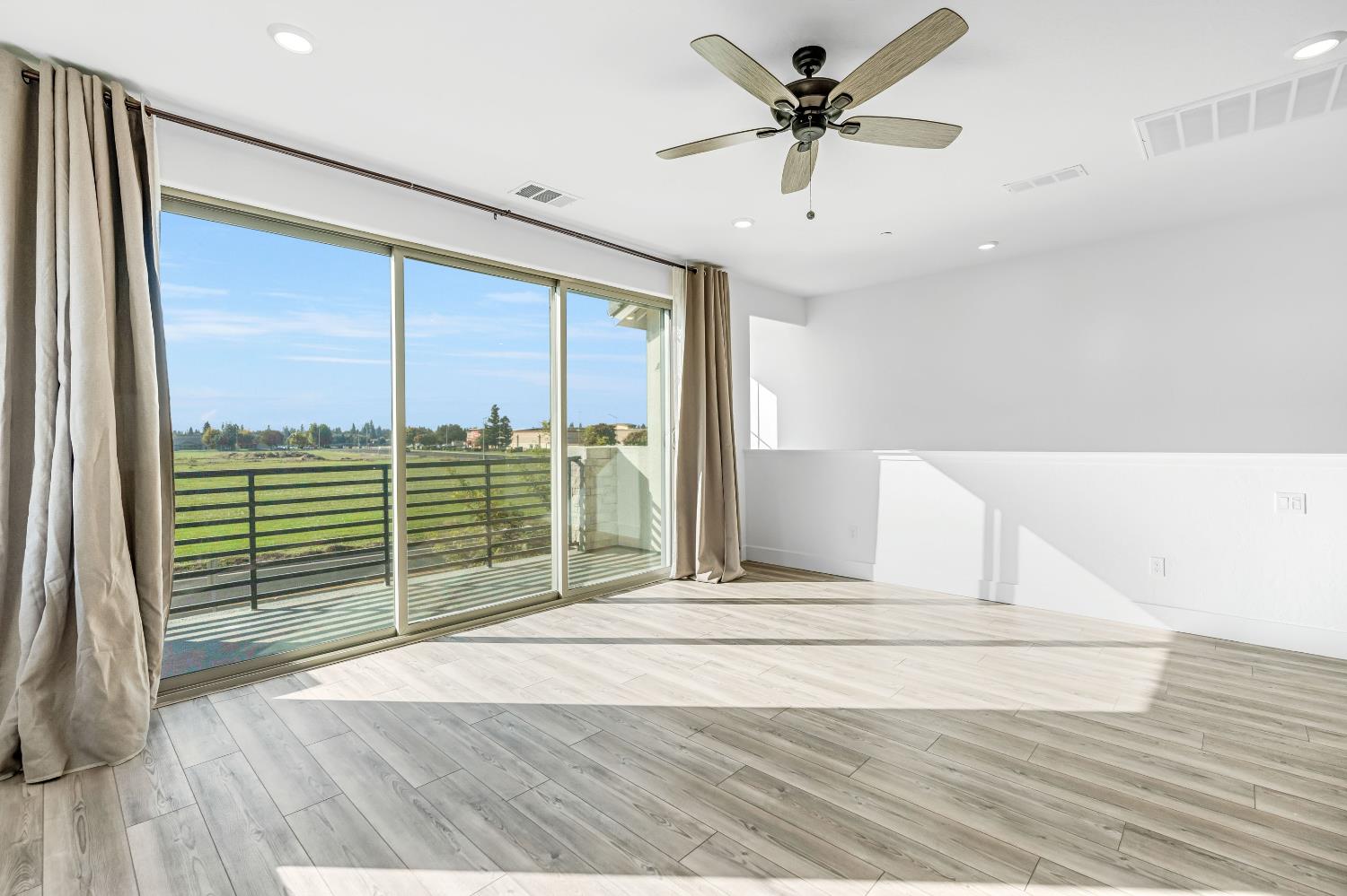 554 W Mahogany Ln, Clovis, CA 93611