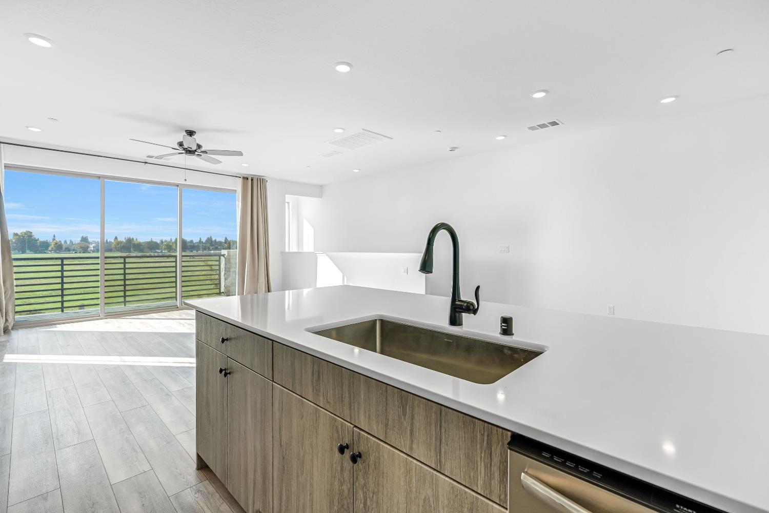 554 W Mahogany Ln, Clovis, CA 93611