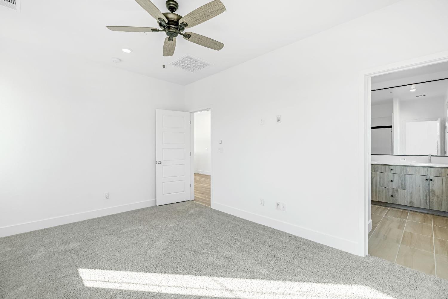 554 W Mahogany Ln, Clovis, CA 93611