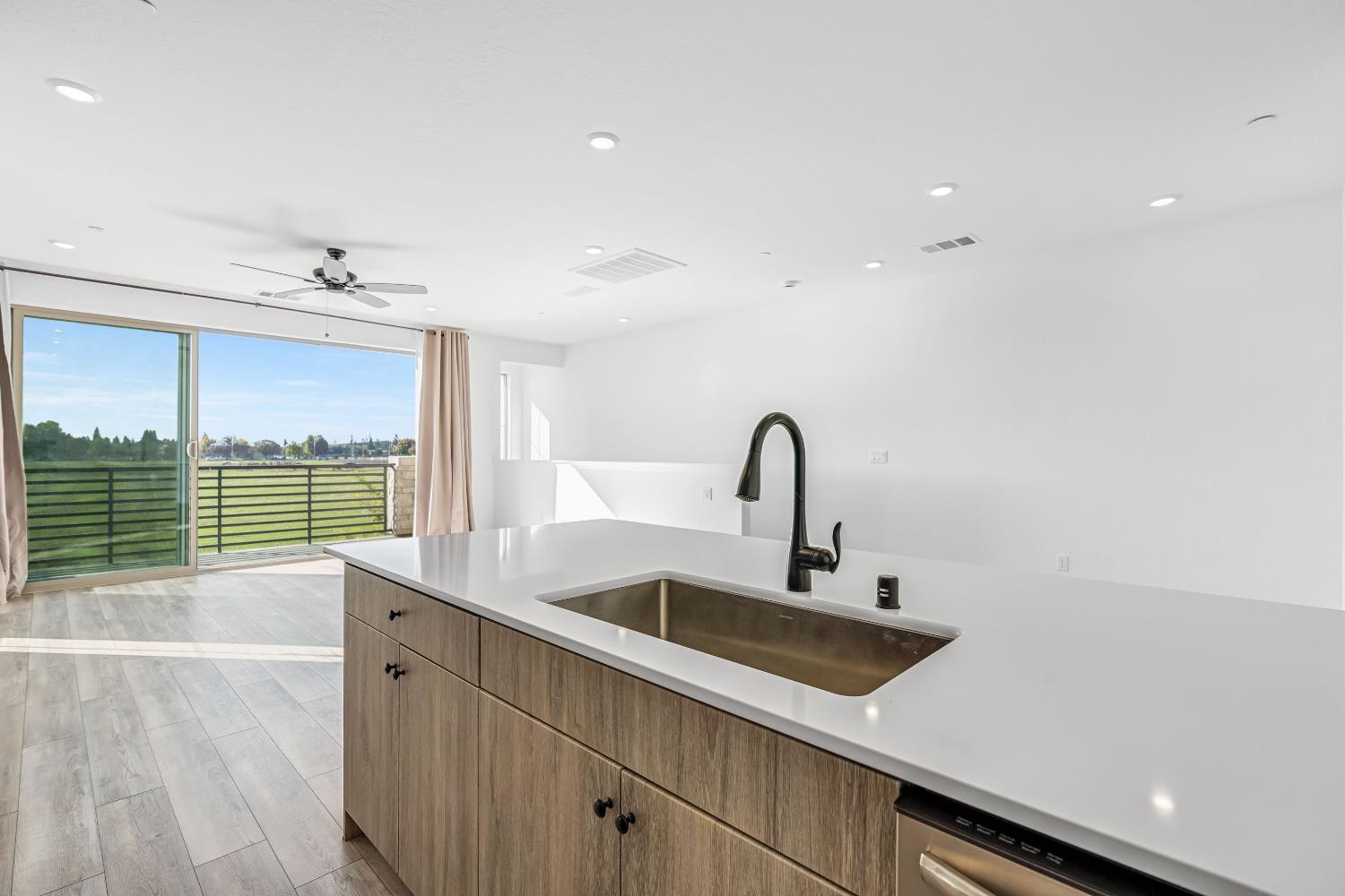 554 W Mahogany Ln, Clovis, CA 93611