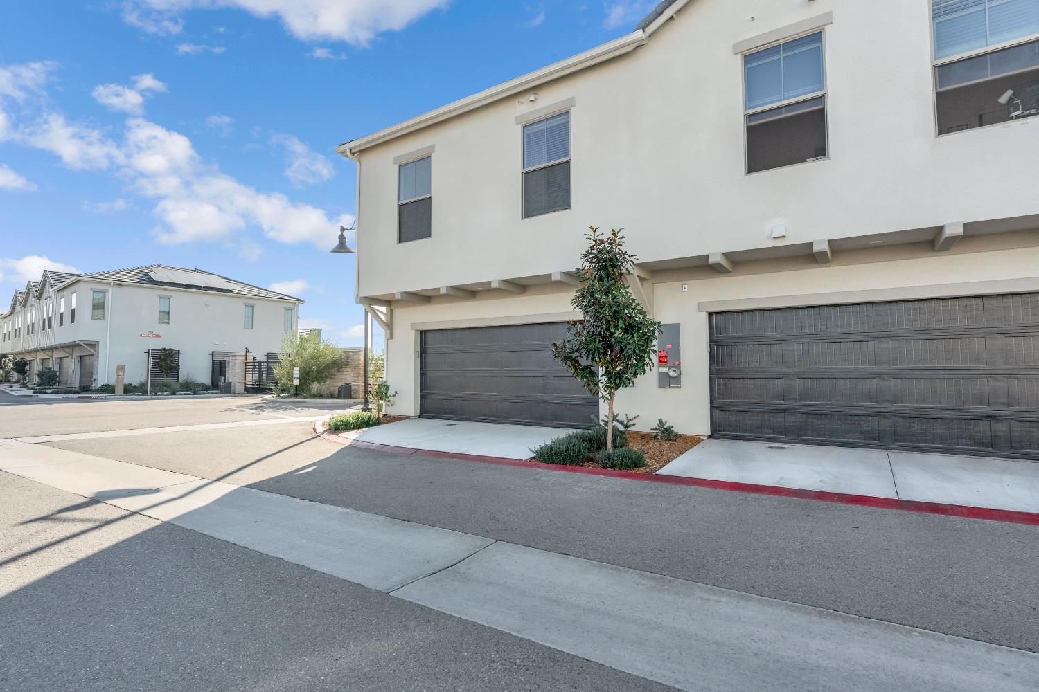 554 W Mahogany Ln, Clovis, CA 93611