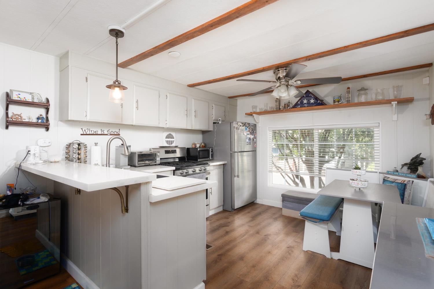 9360 Blackstone #198, Fresno, CA 93720