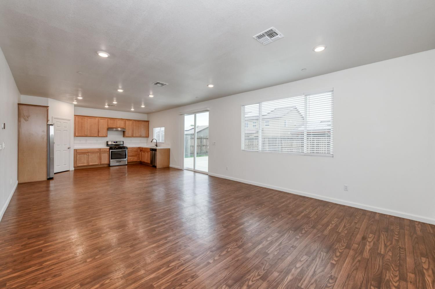 7216 E University Ave, Fresno, CA 93737