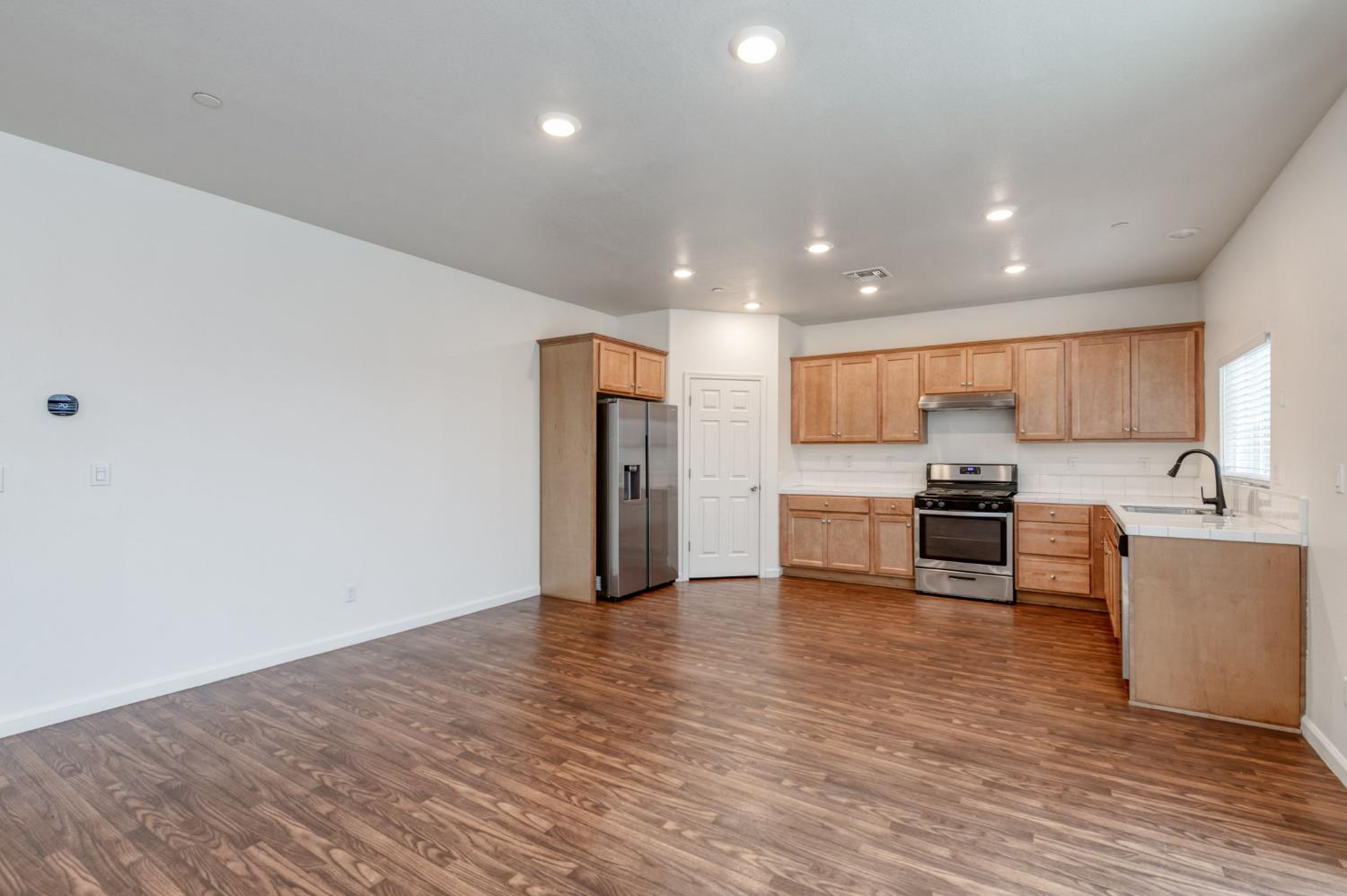 7216 E University Ave, Fresno, CA 93737