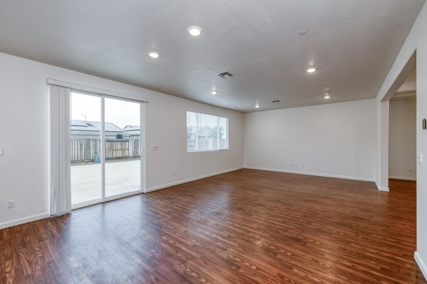 7216 E University Ave, Fresno, CA 93737