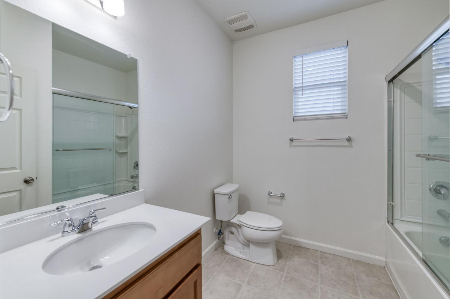 7216 E University Ave, Fresno, CA 93737