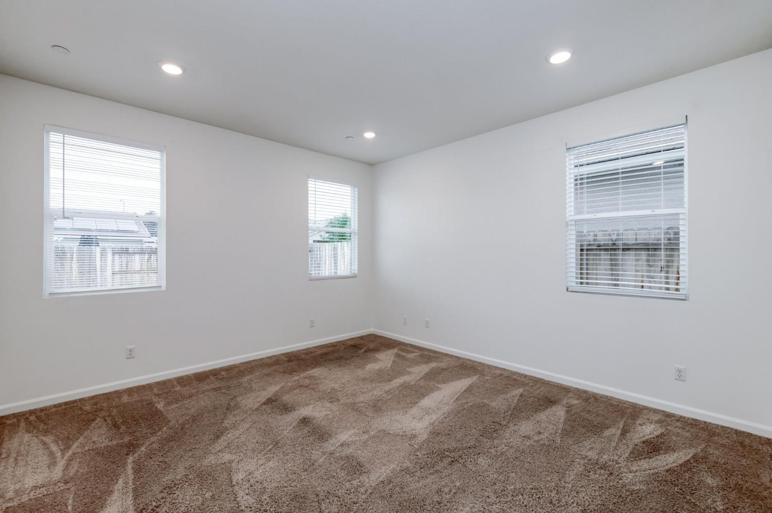 7216 E University Ave, Fresno, CA 93737