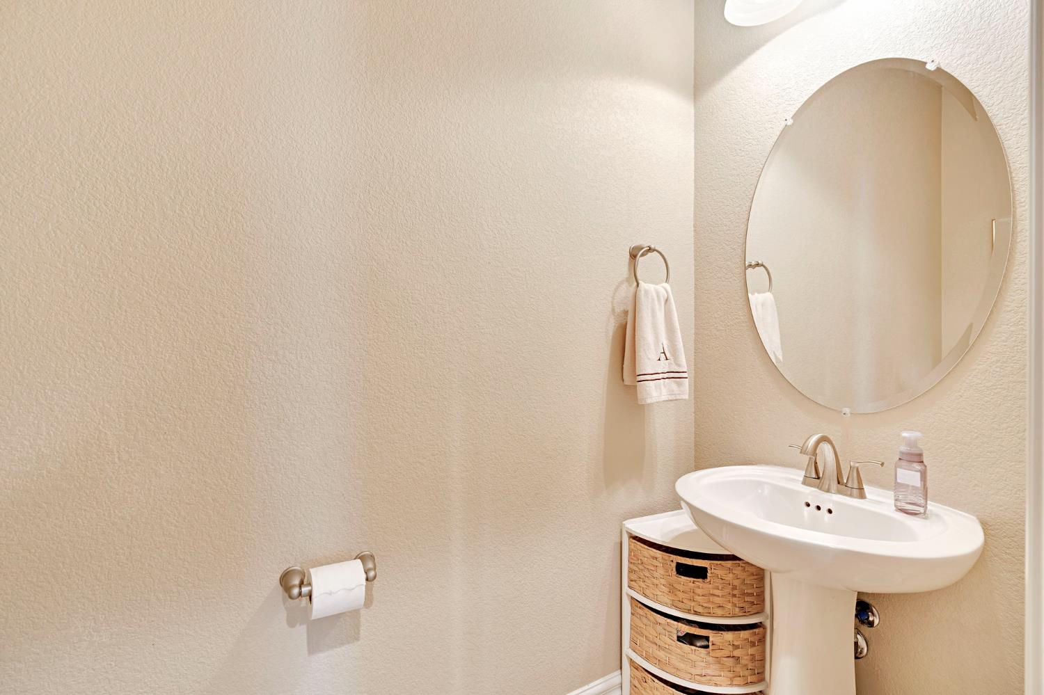 1347 N Redington Ave, Clovis, CA 93619