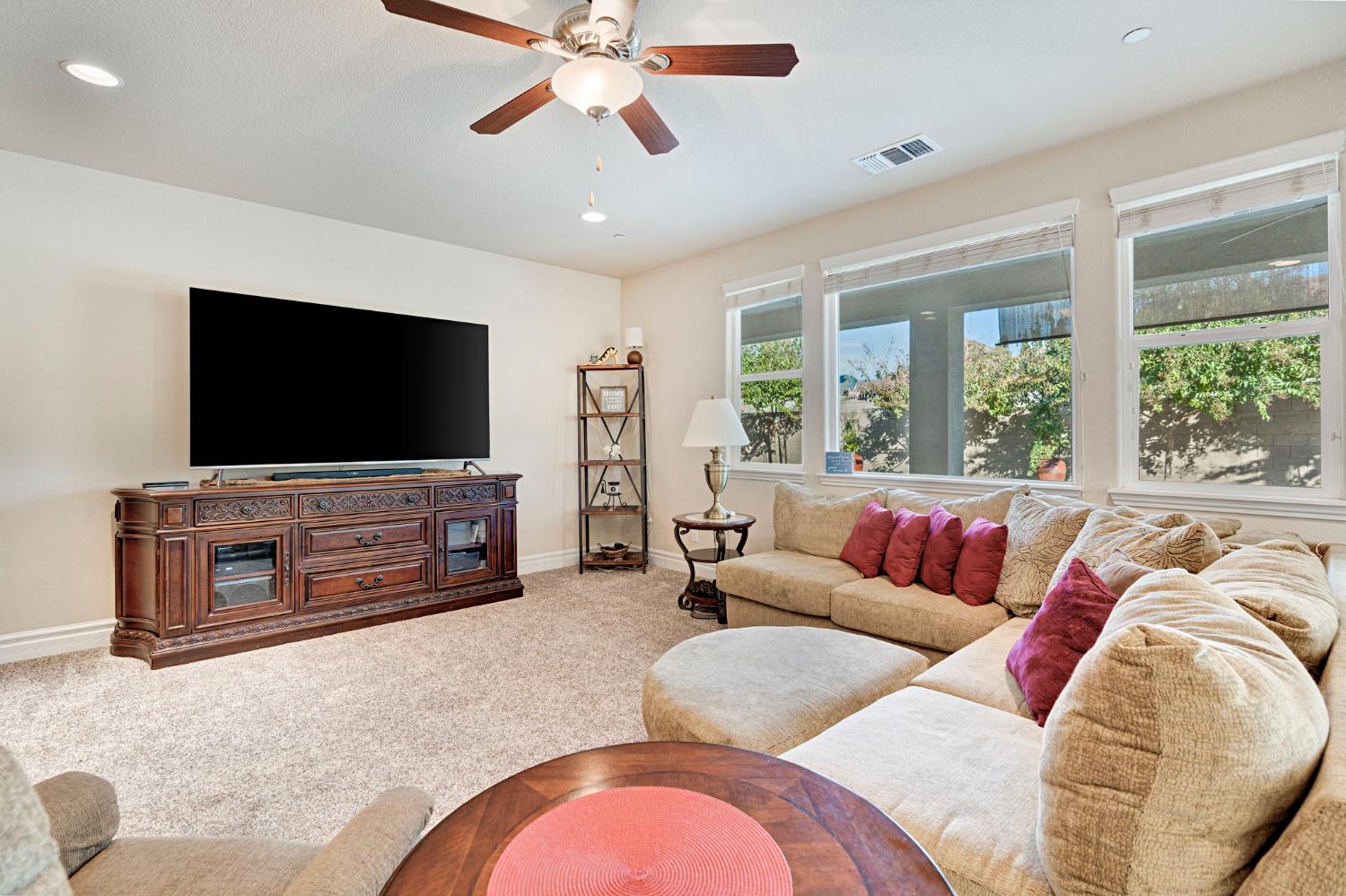 1347 N Redington Ave, Clovis, CA 93619