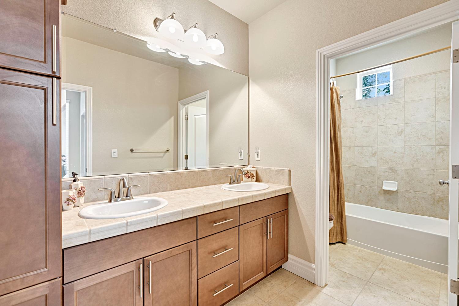 1347 N Redington Ave, Clovis, CA 93619