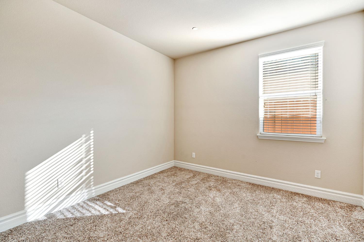 1347 N Redington Ave, Clovis, CA 93619