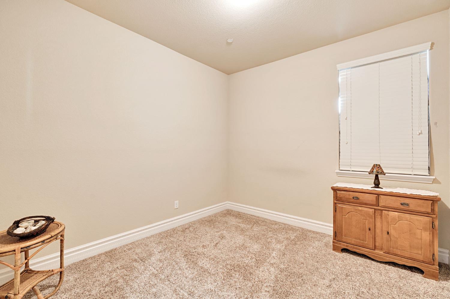 1347 N Redington Ave, Clovis, CA 93619