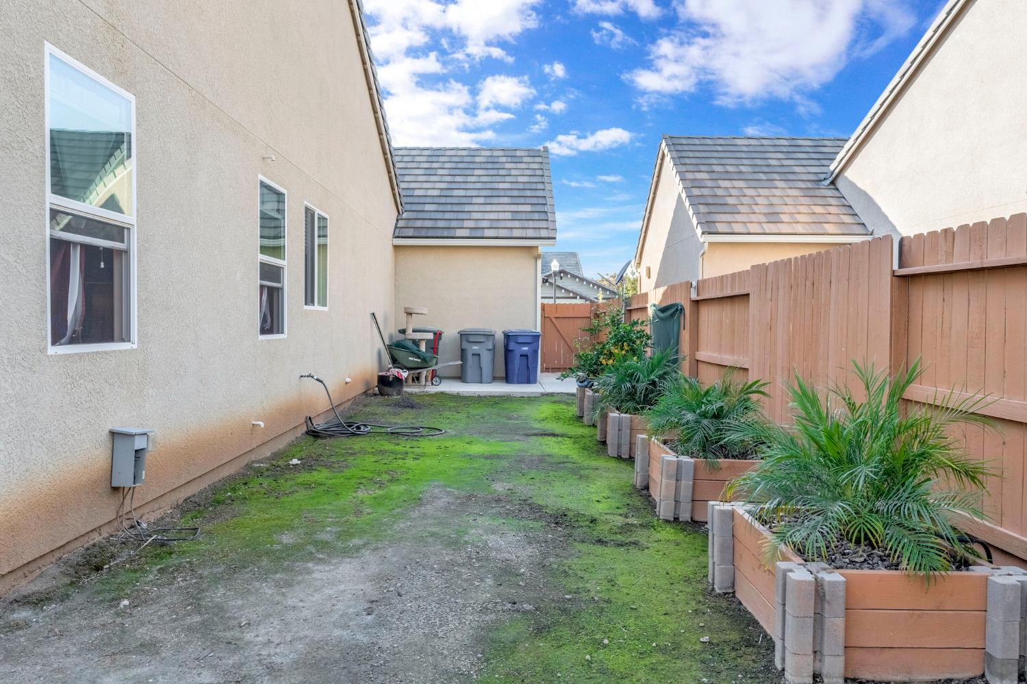 1347 N Redington Ave, Clovis, CA 93619