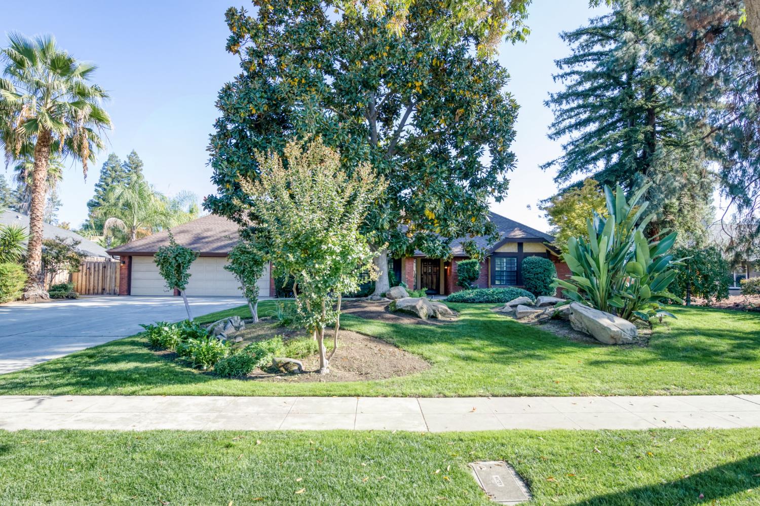 351 W Audubon Dr, Fresno, CA 93711