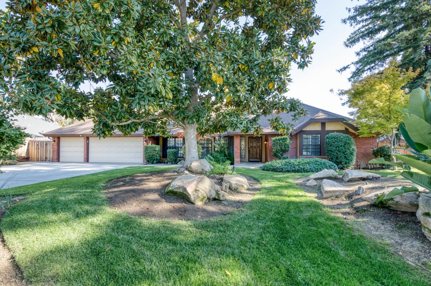 351 W Audubon Dr, Fresno, CA 93711