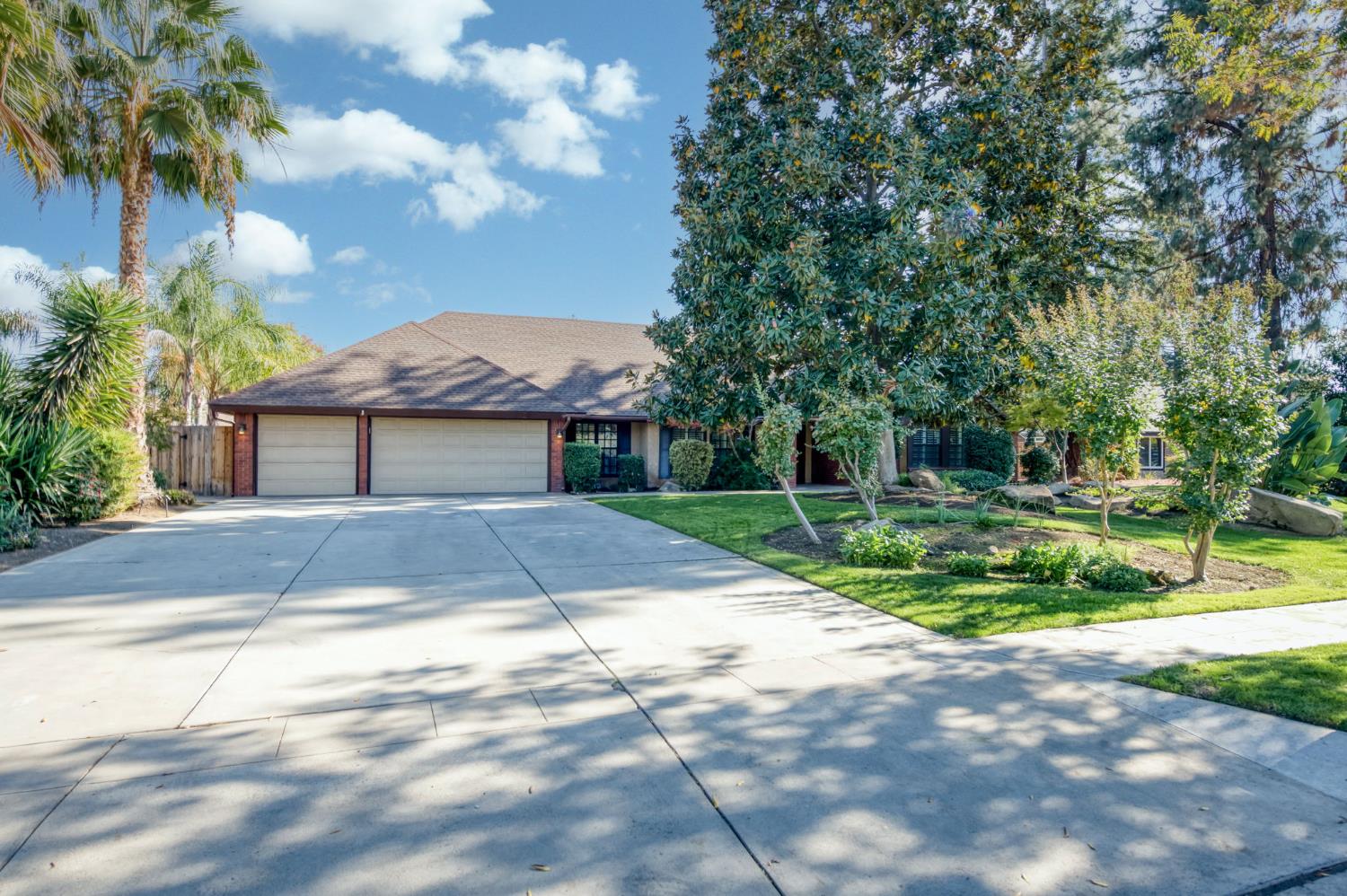 351 W Audubon Dr, Fresno, CA 93711