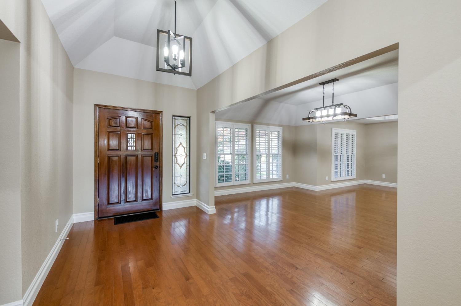 351 W Audubon Dr, Fresno, CA 93711