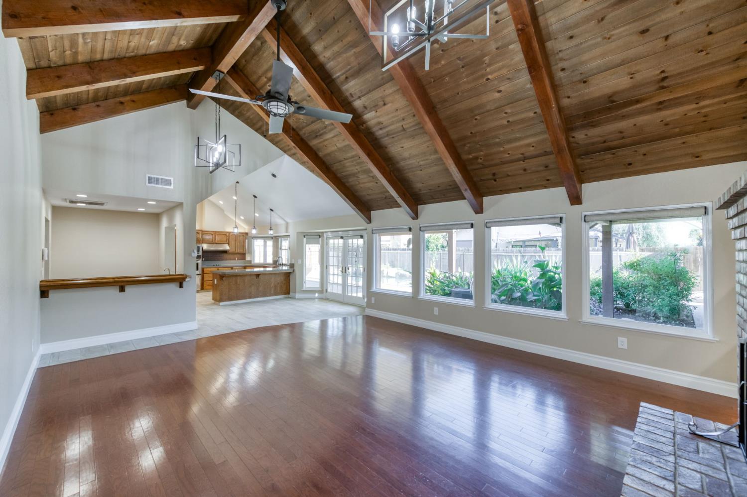 351 W Audubon Dr, Fresno, CA 93711