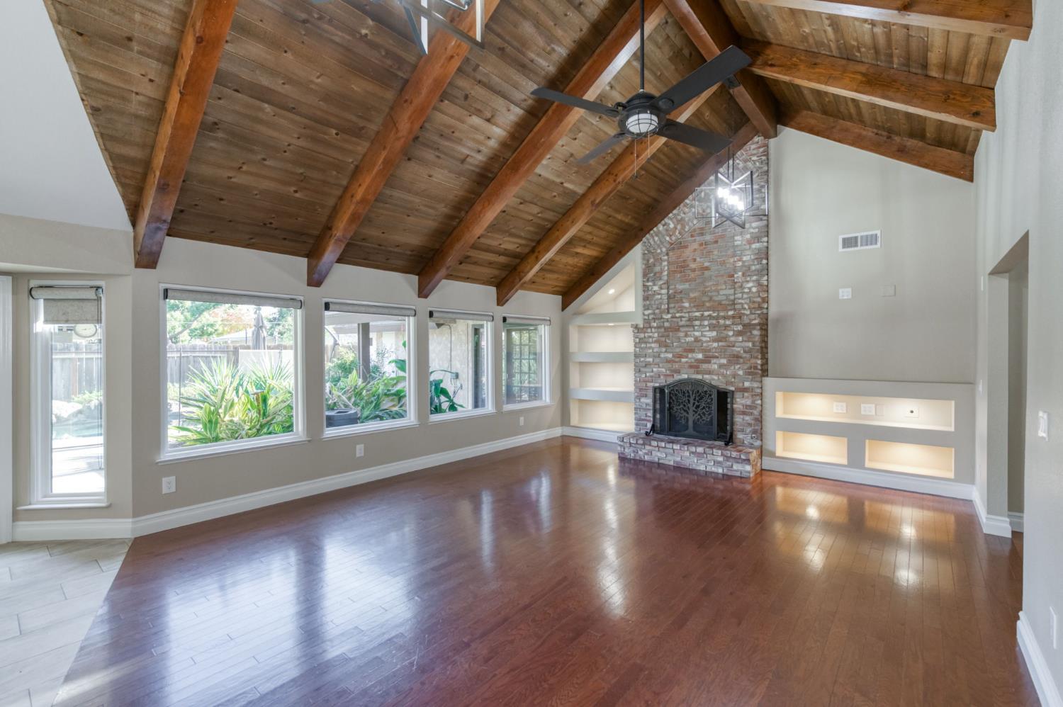 351 W Audubon Dr, Fresno, CA 93711