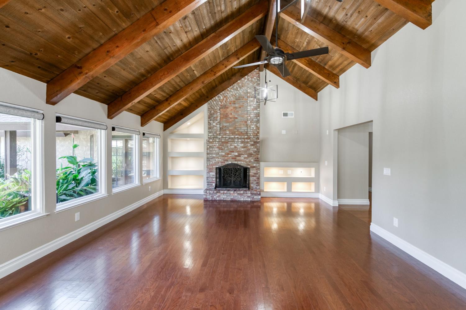 351 W Audubon Dr, Fresno, CA 93711