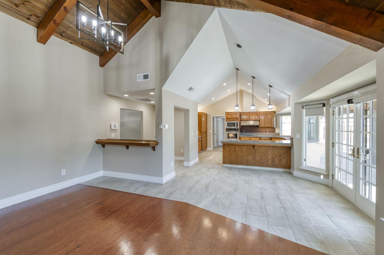 351 W Audubon Dr, Fresno, CA 93711