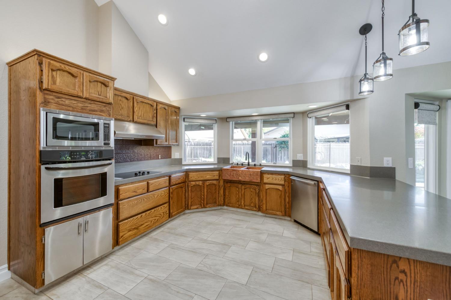 351 W Audubon Dr, Fresno, CA 93711