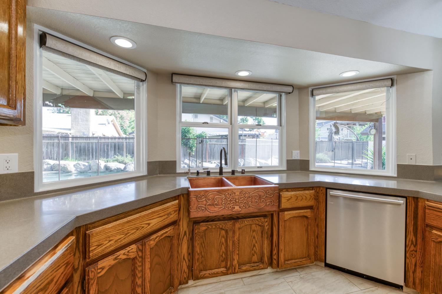 351 W Audubon Dr, Fresno, CA 93711