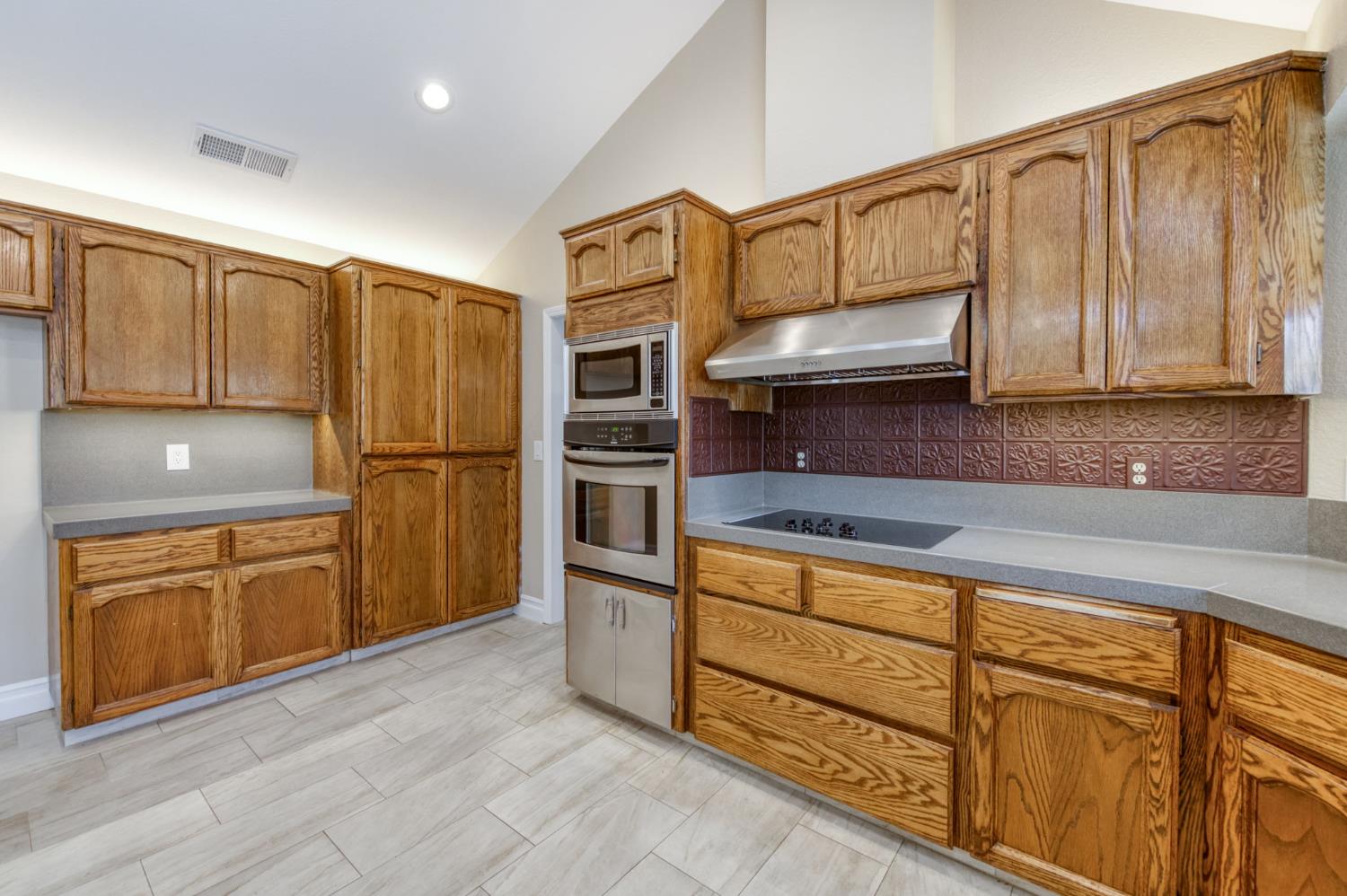 351 W Audubon Dr, Fresno, CA 93711