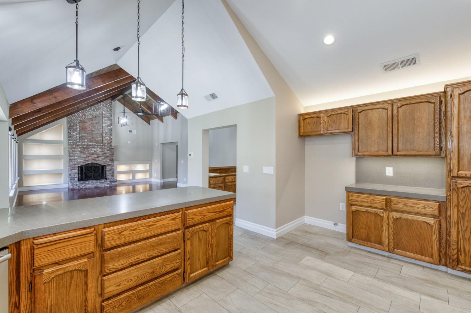 351 W Audubon Dr, Fresno, CA 93711