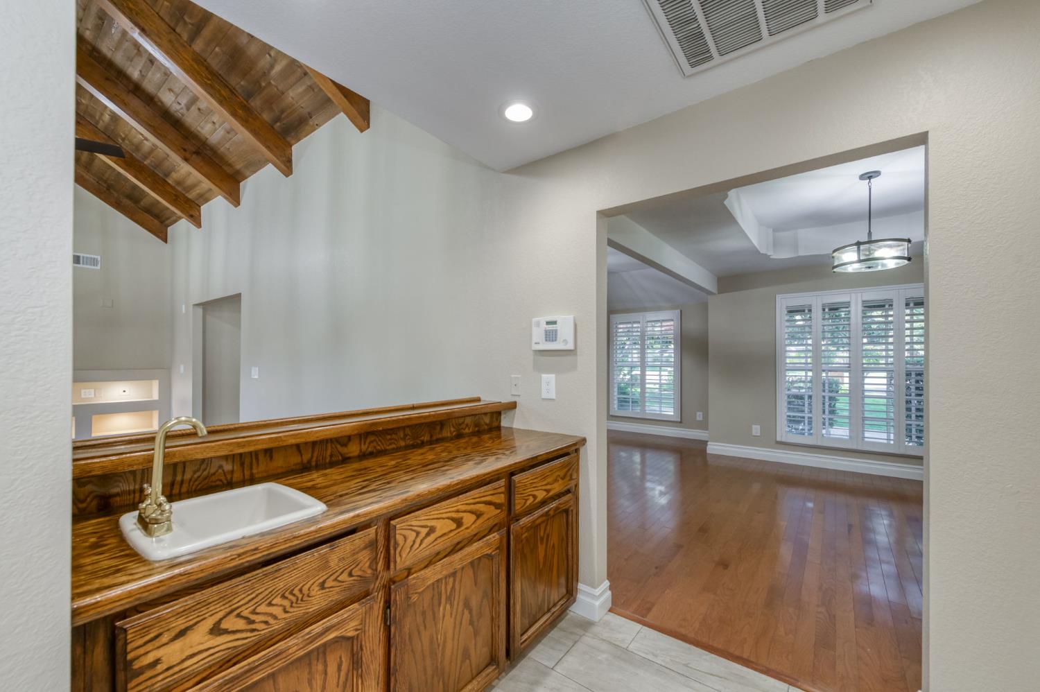 351 W Audubon Dr, Fresno, CA 93711