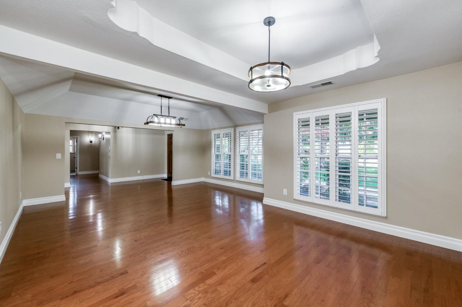 351 W Audubon Dr, Fresno, CA 93711