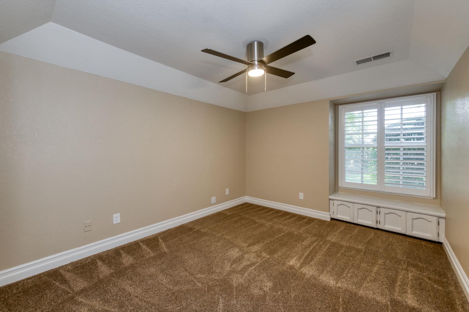 351 W Audubon Dr, Fresno, CA 93711