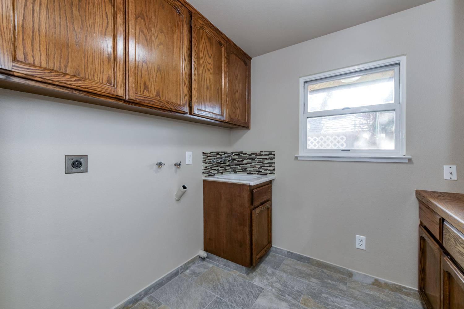 351 W Audubon Dr, Fresno, CA 93711