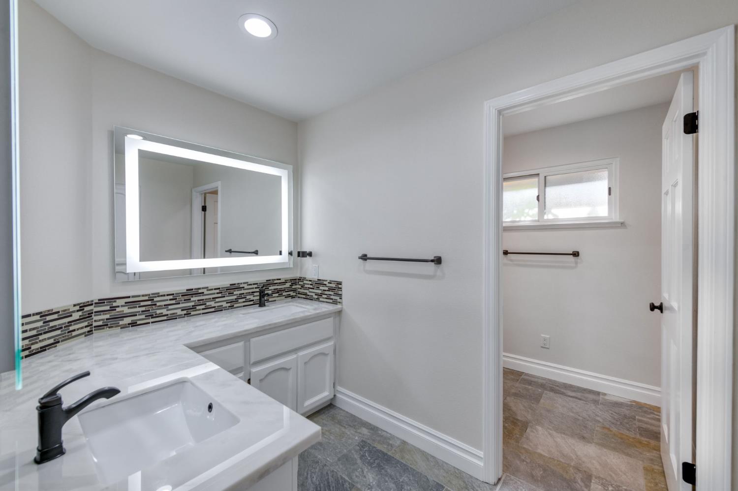 351 W Audubon Dr, Fresno, CA 93711