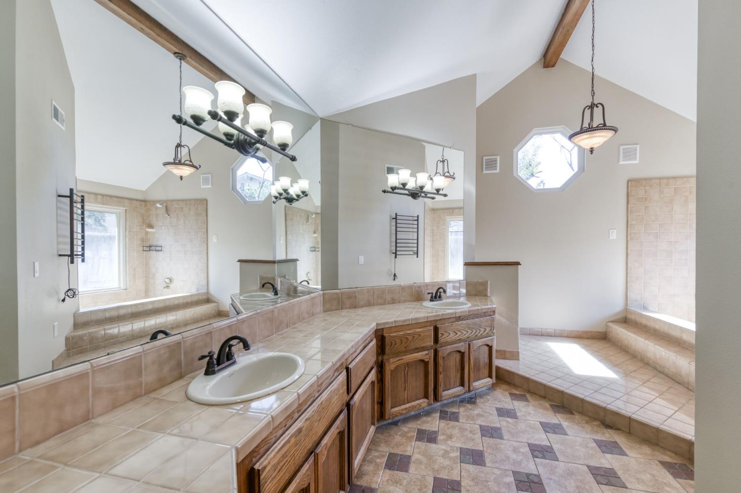 351 W Audubon Dr, Fresno, CA 93711