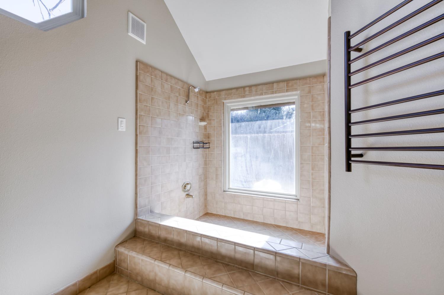 351 W Audubon Dr, Fresno, CA 93711