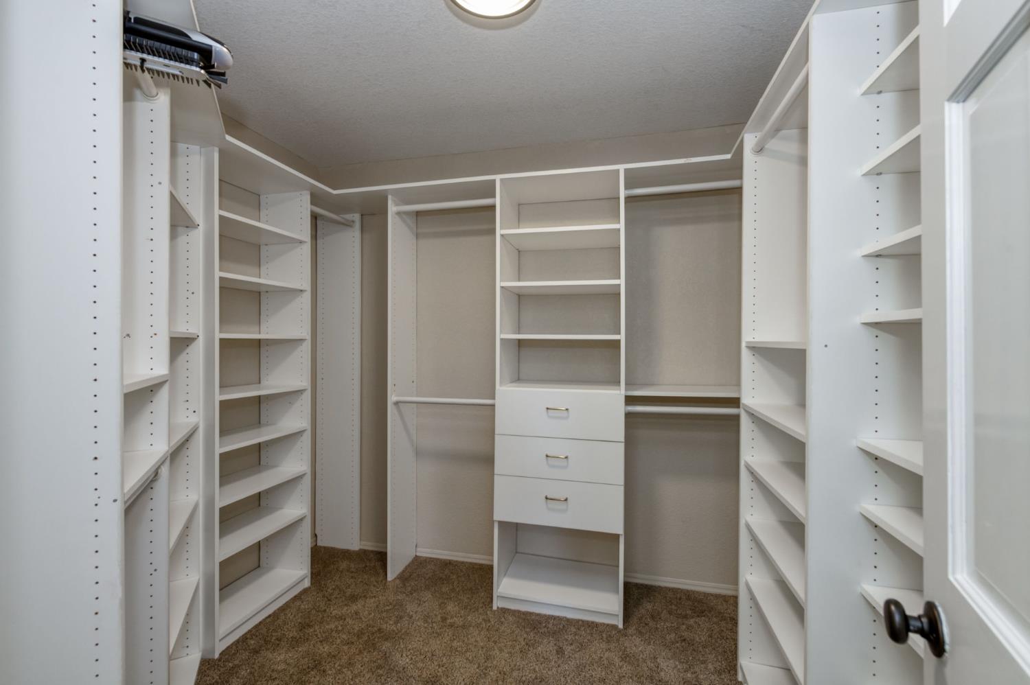 351 W Audubon Dr, Fresno, CA 93711