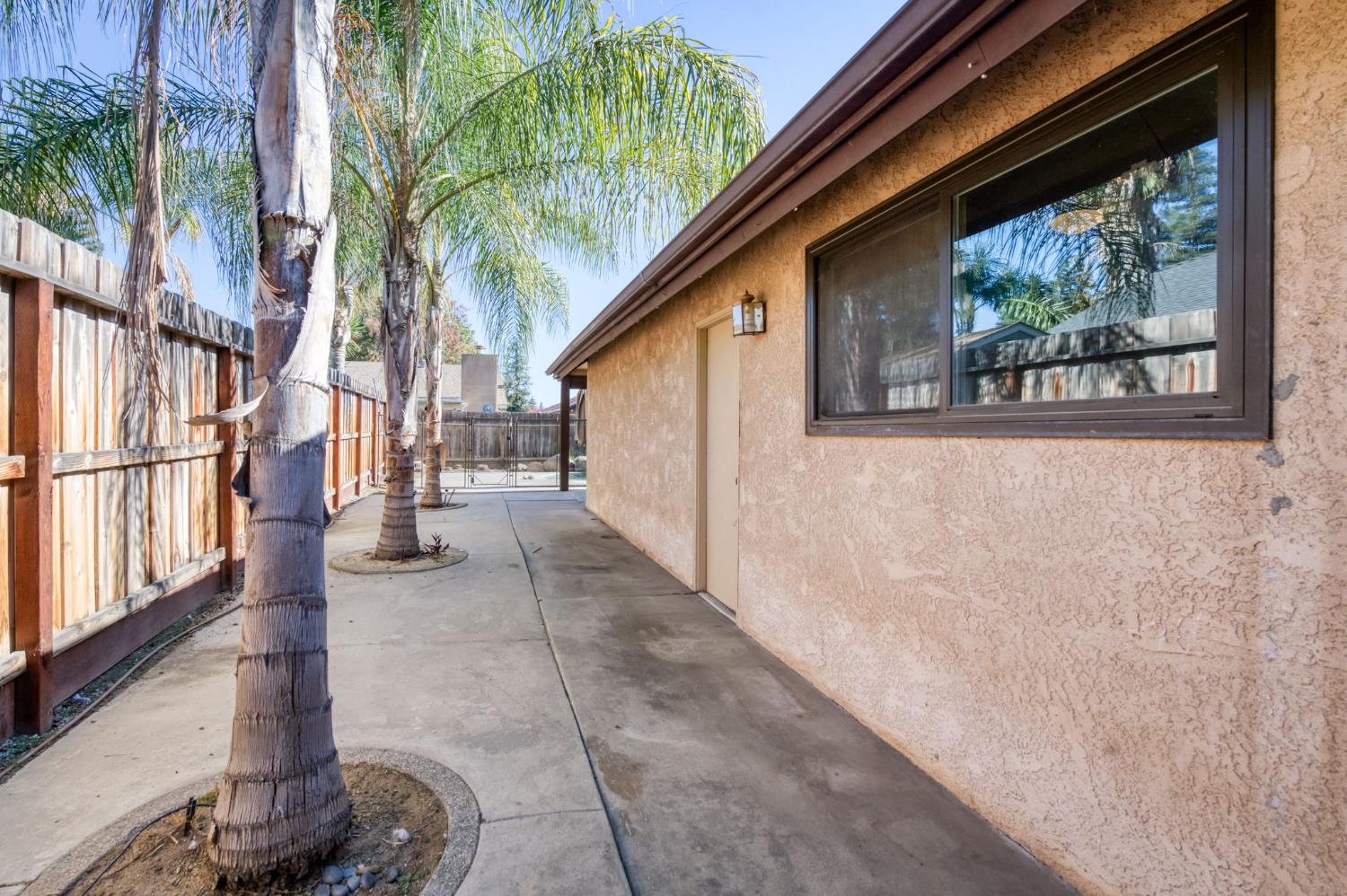 351 W Audubon Dr, Fresno, CA 93711