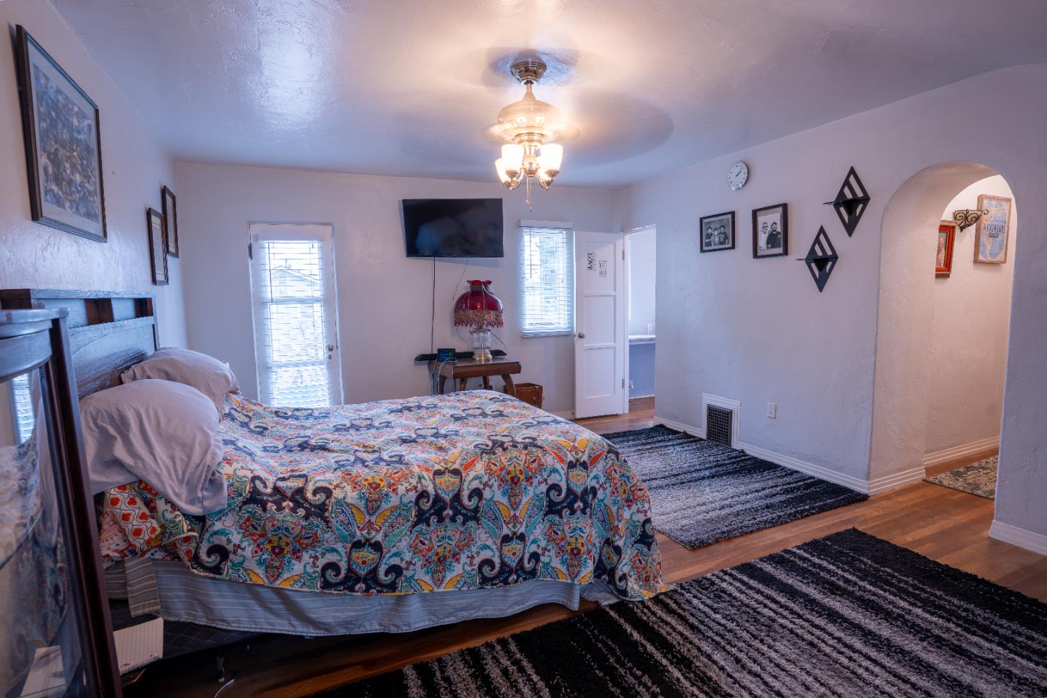 2002 Merced St, Selma, CA 93662