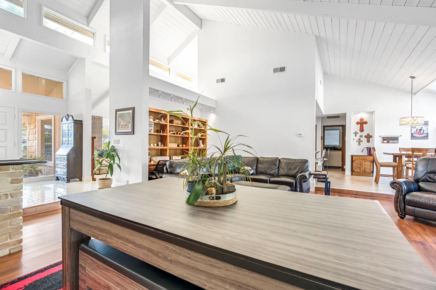 3782 W Locust Ave, Fresno, CA 93711