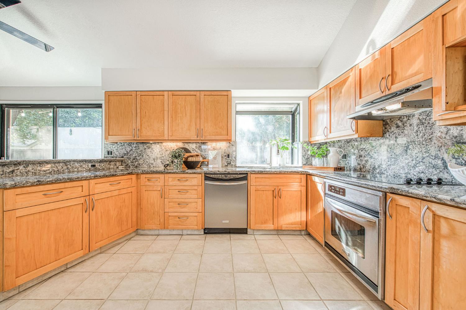 1653 E Cole Ave, Fresno, CA 93720