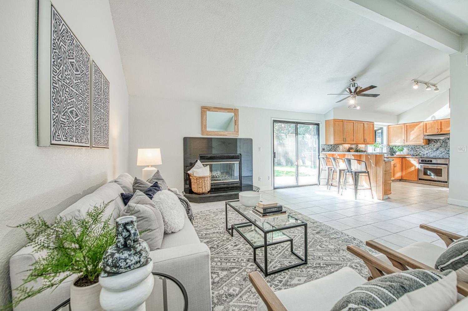 1653 E Cole Ave, Fresno, CA 93720