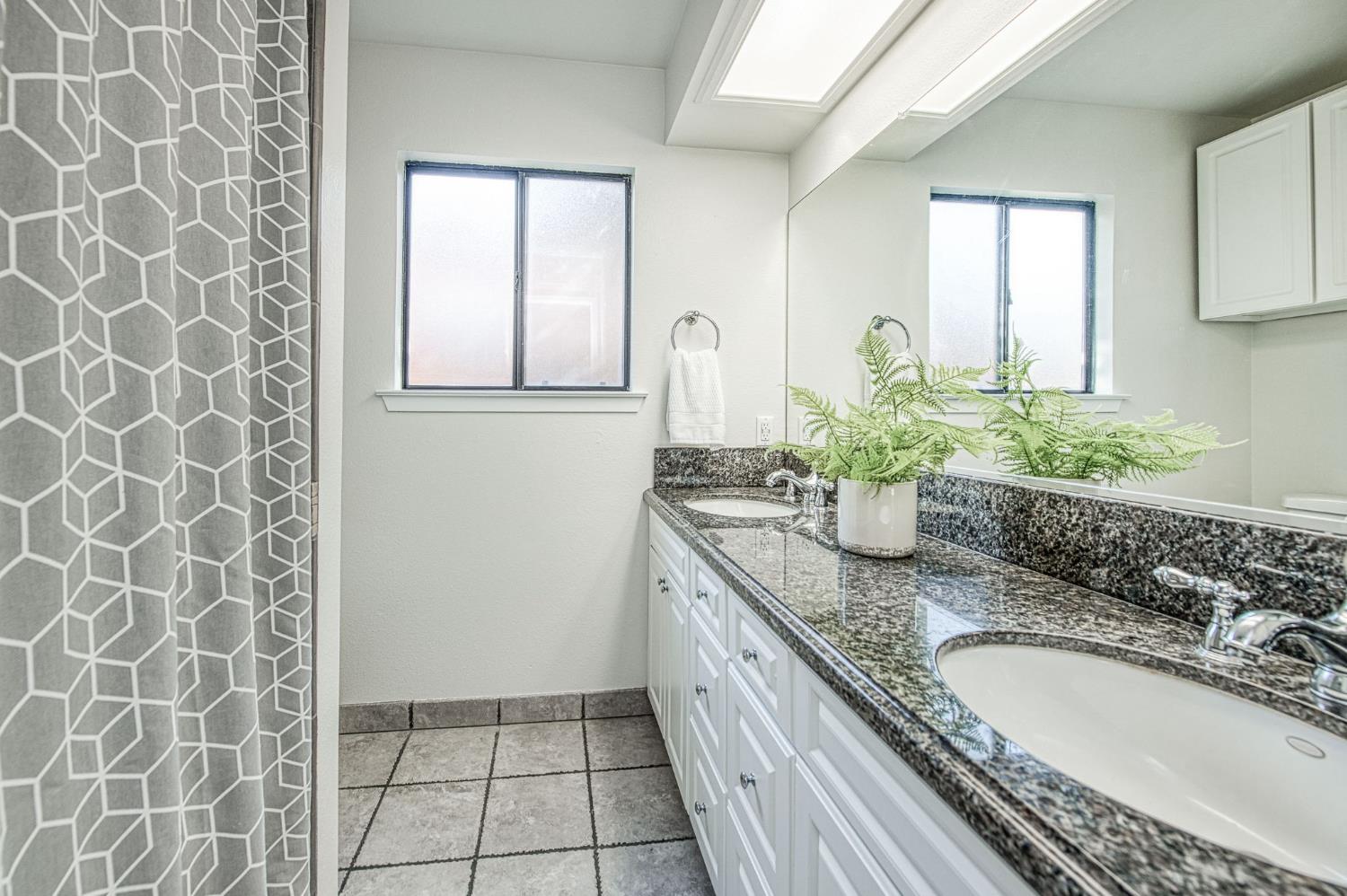 1653 E Cole Ave, Fresno, CA 93720