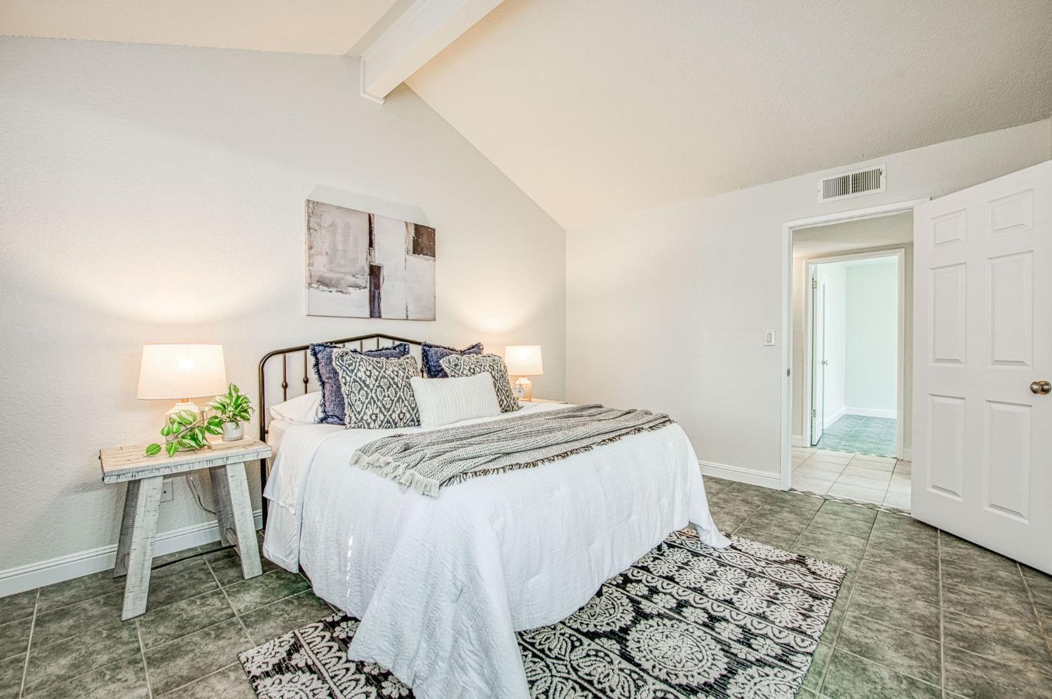 1653 E Cole Ave, Fresno, CA 93720