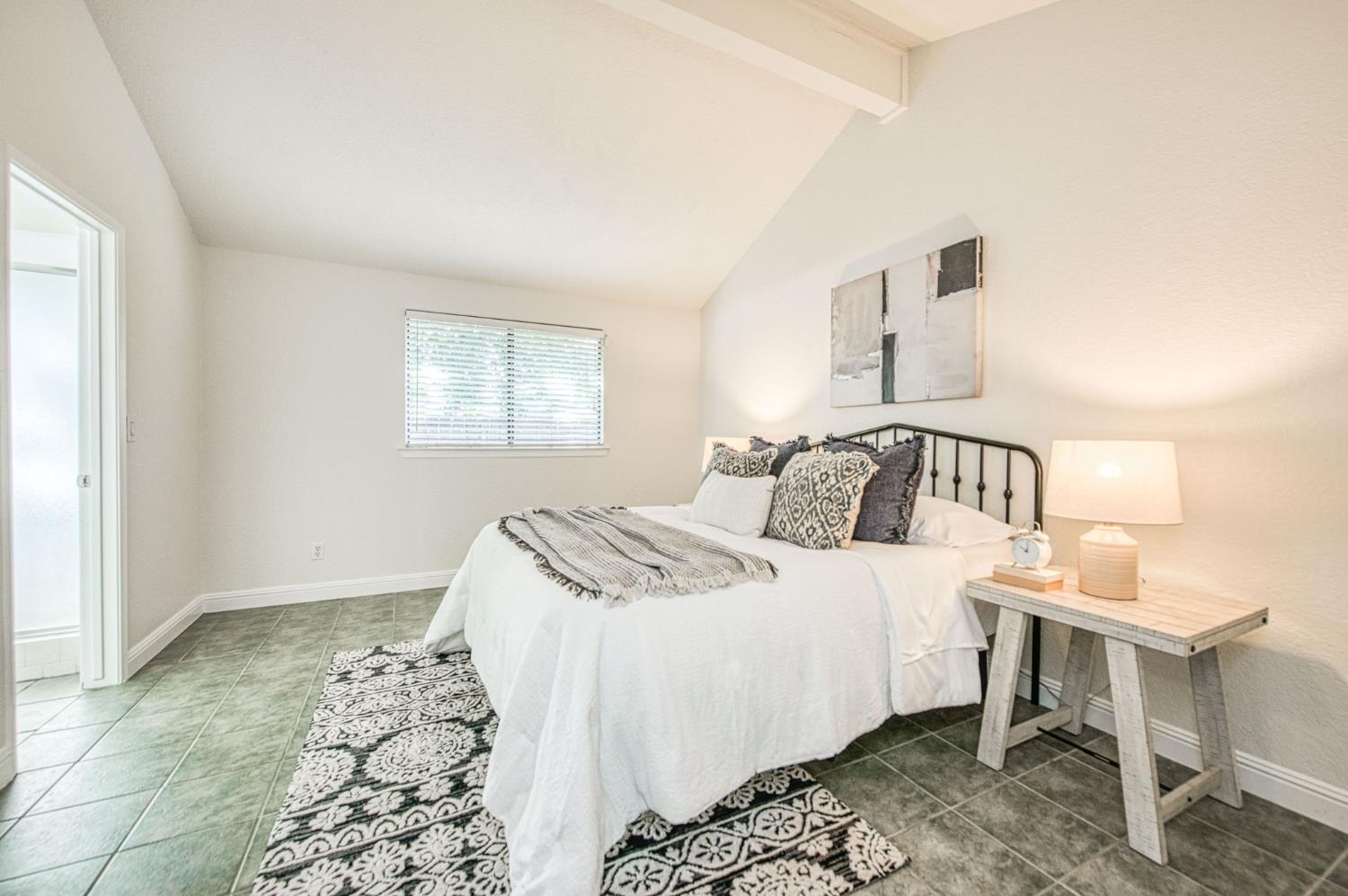 1653 E Cole Ave, Fresno, CA 93720