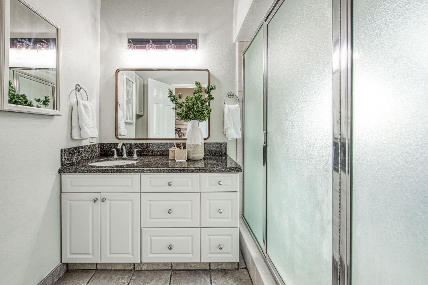 1653 E Cole Ave, Fresno, CA 93720