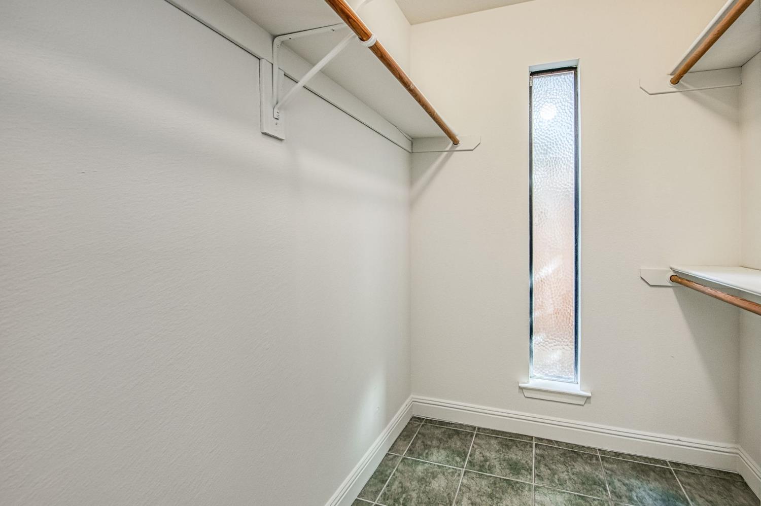 1653 E Cole Ave, Fresno, CA 93720