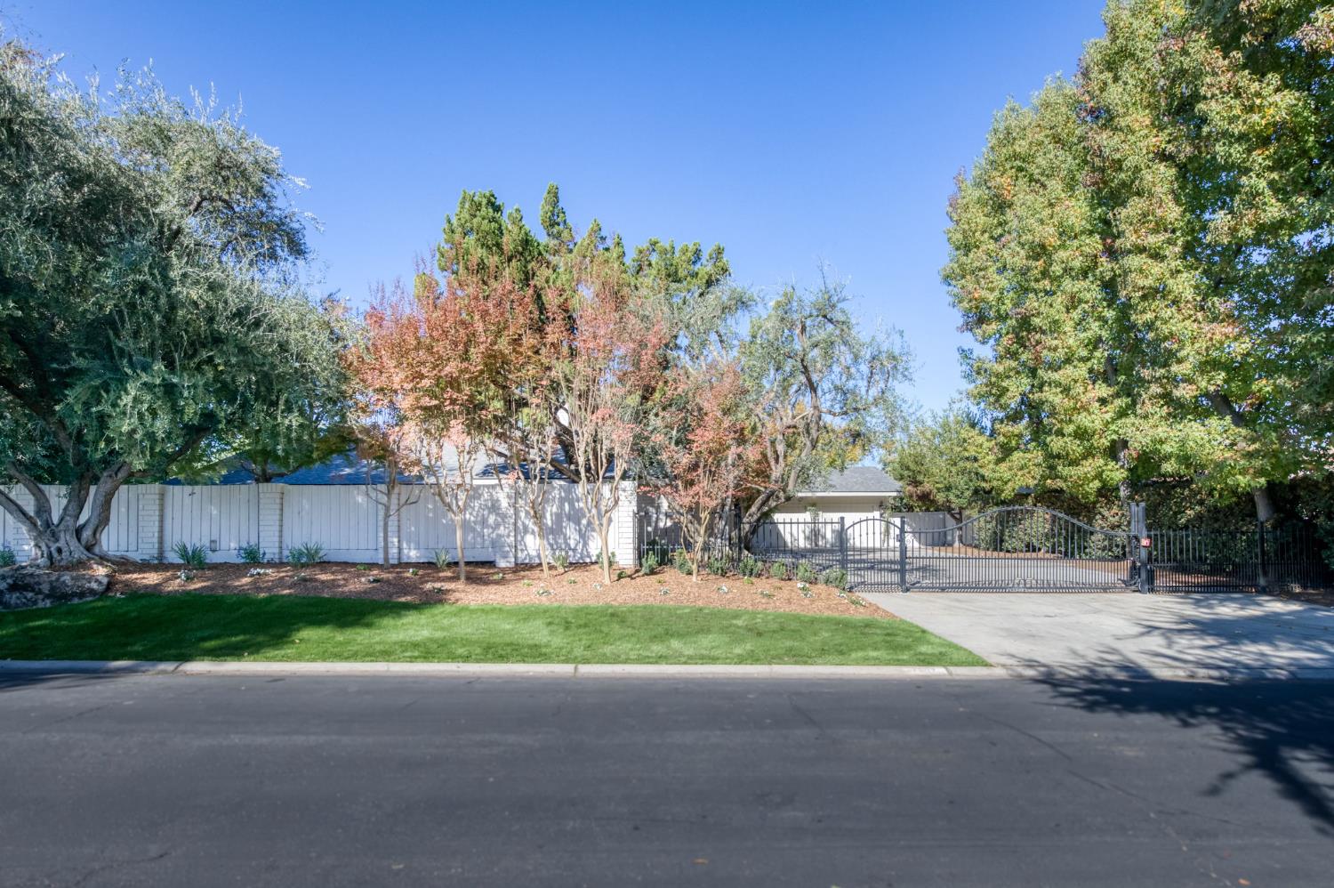 7507 N Laguna Vista Ave, Fresno, CA 93711