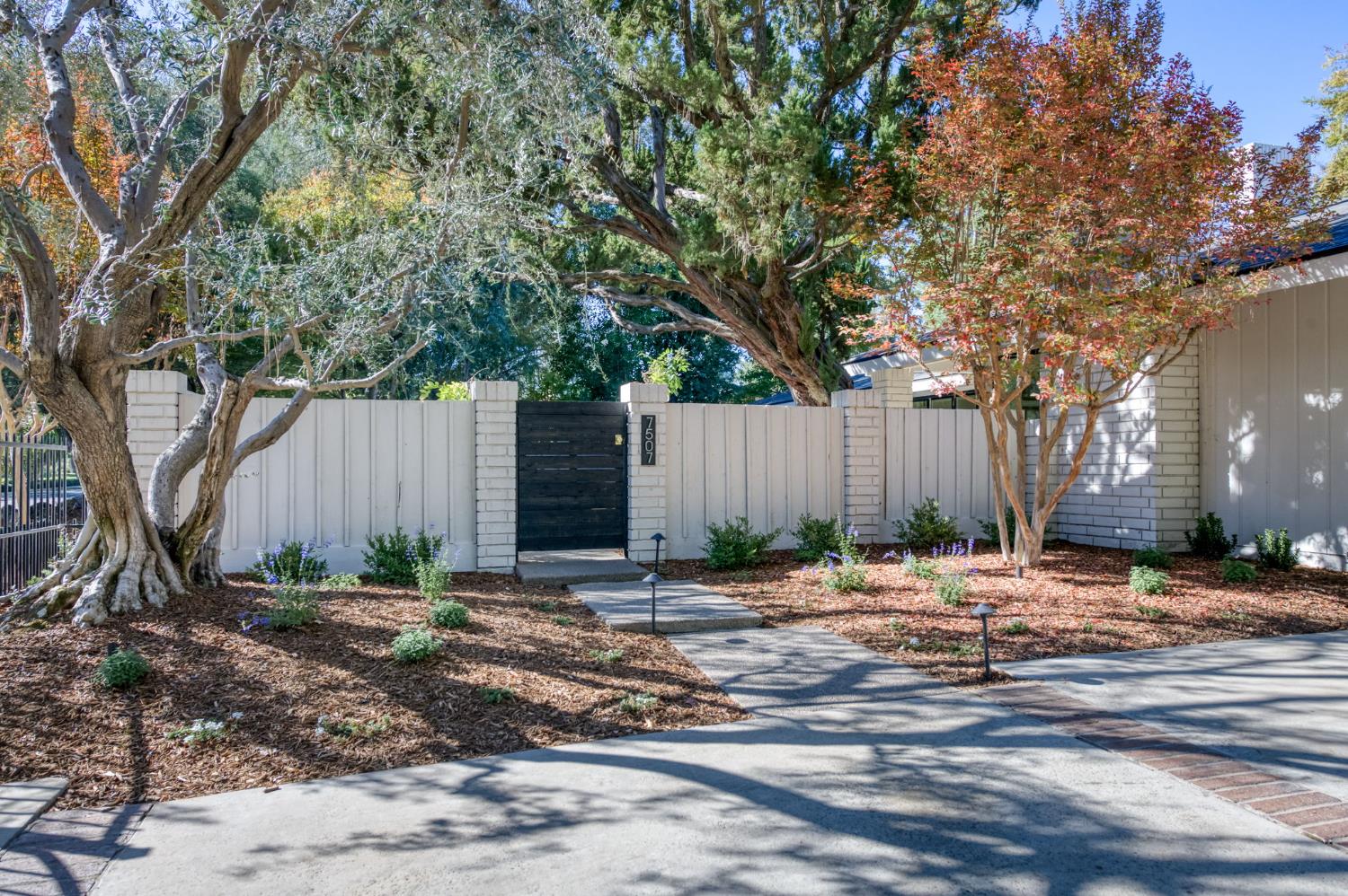 7507 N Laguna Vista Ave, Fresno, CA 93711