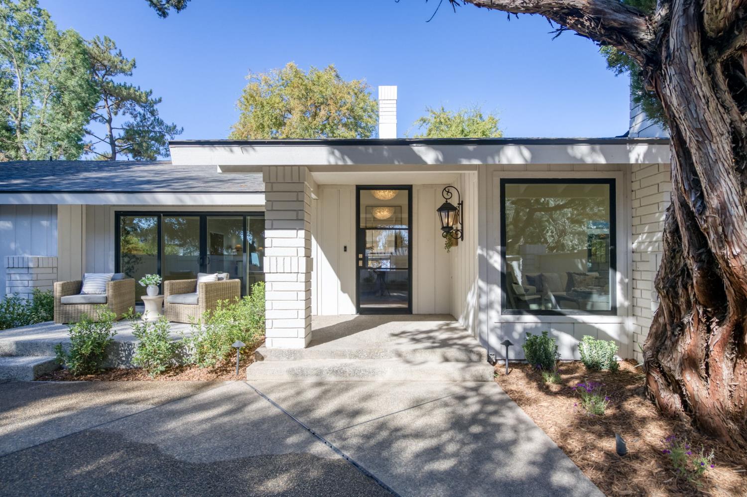 7507 N Laguna Vista Ave, Fresno, CA 93711